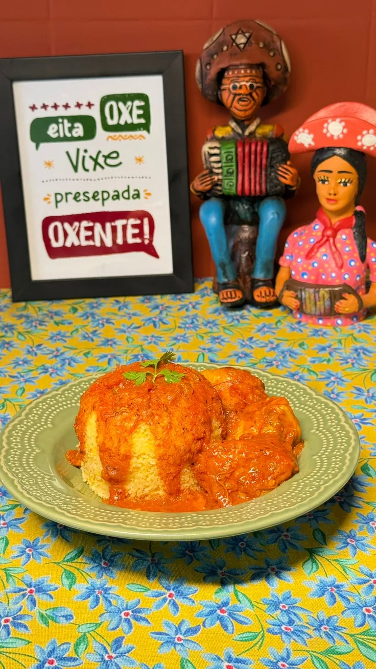Cuscuz com frango guisado